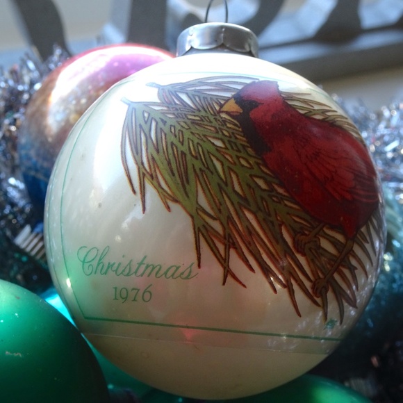 Vintage Hallmark Cards Inc. Christmas 1976 2 Sided Cardinal Glass Ball Ornament - Picture 10 of 10